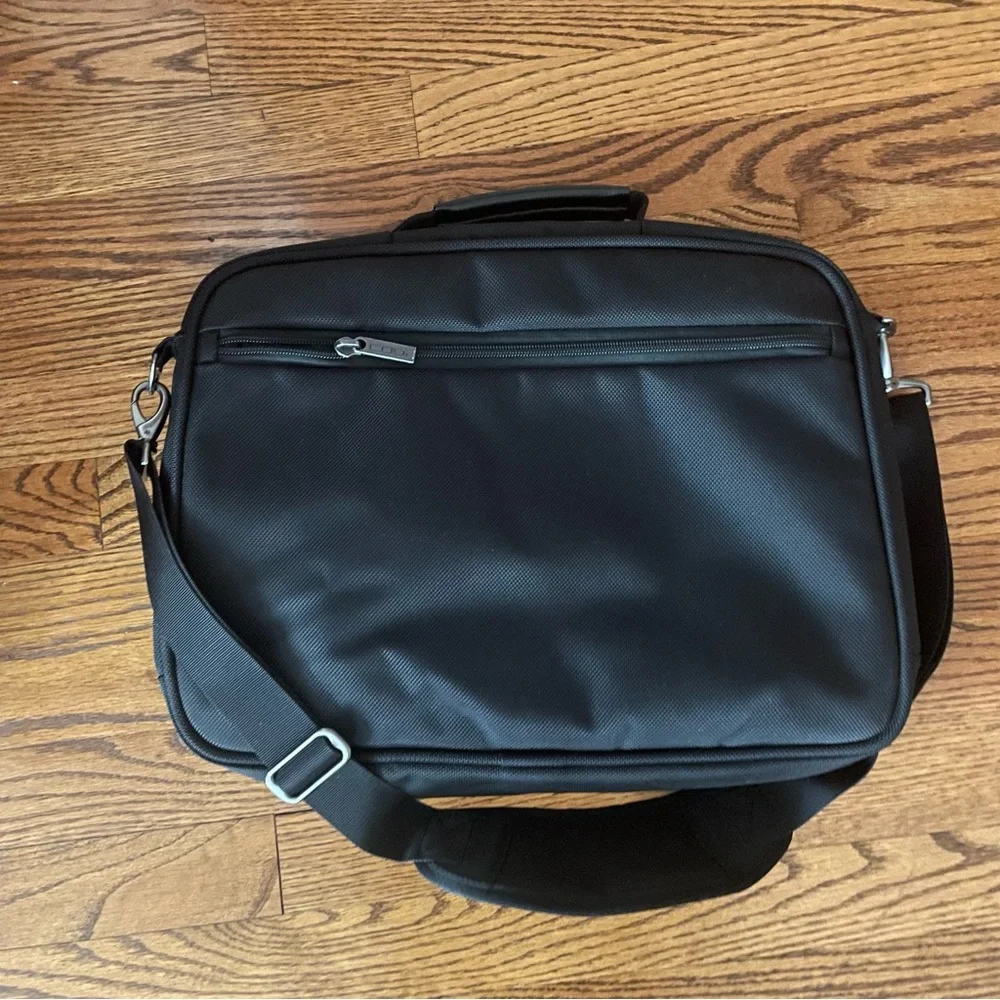 EUC Codi laptop bag